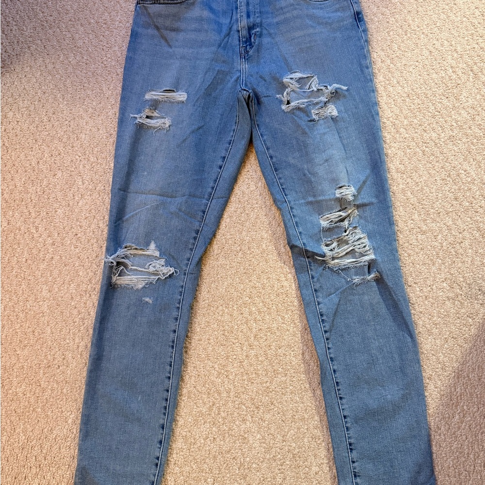 Levi’s Distressed Skinny Jeans in Medium Blue